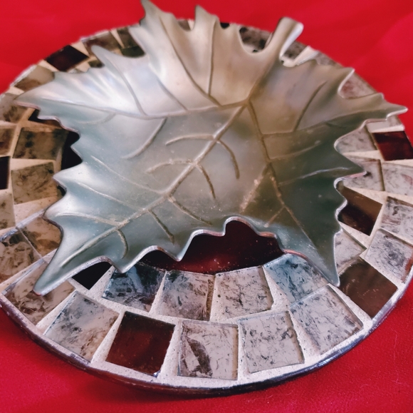 Mosiac plate with pewter leaf - Picture 2 of 2